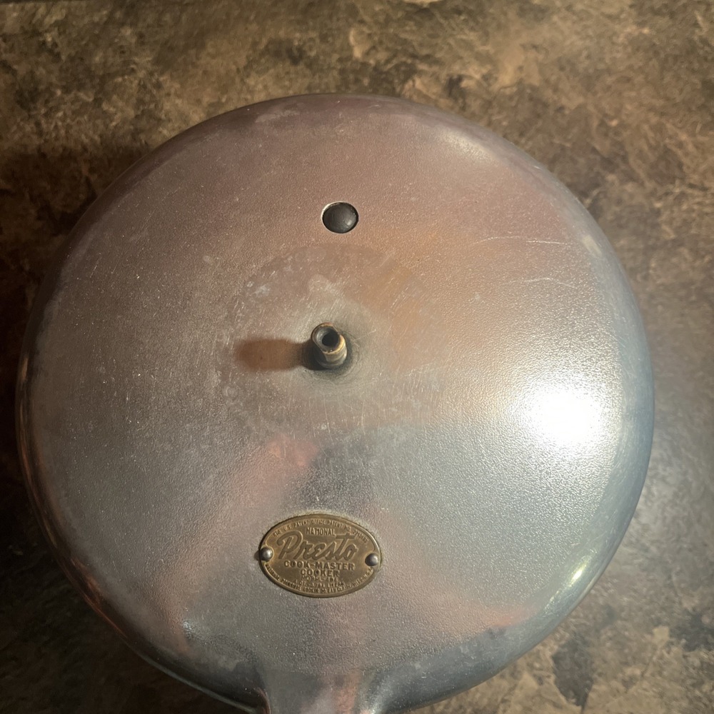 Vintage 50's Presto Cook-Master 4 QT. PRESSURE COOKER  Model 404